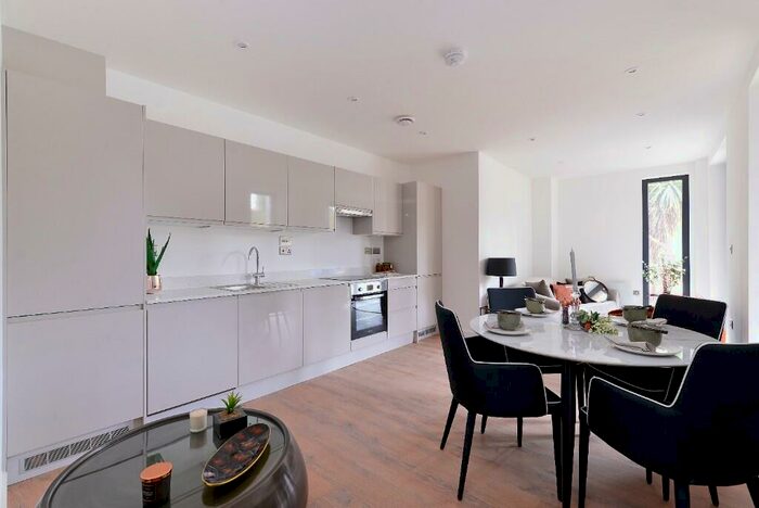 1 Bedroom Flat To Rent In Borough Road, Godalming, Surrey, GU7