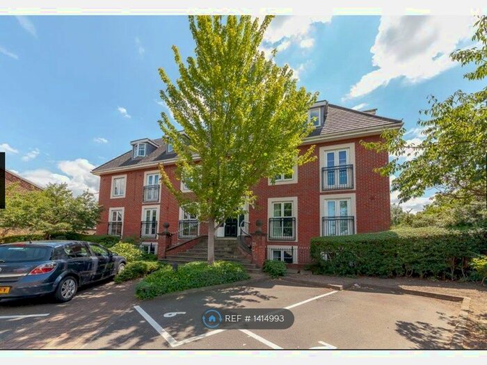 3 Bedroom Flat To Rent In London Road, Brentford, TW8