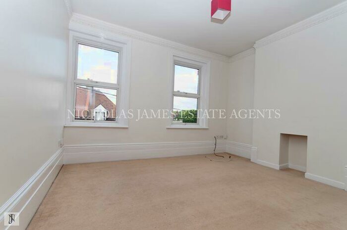 3 Bedroom Flat To Rent In High Street, Southgate, London, N14