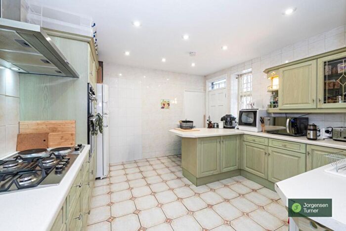 2 Bedroom Flat To Rent In Willesden Lane, London, NW6