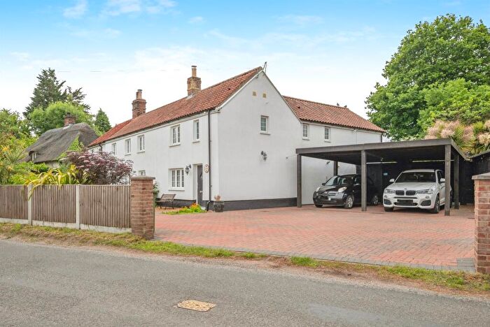 4 Bedroom Semi-Detached House For Sale In The Street, Catfield, Great Yarmouth, NR29