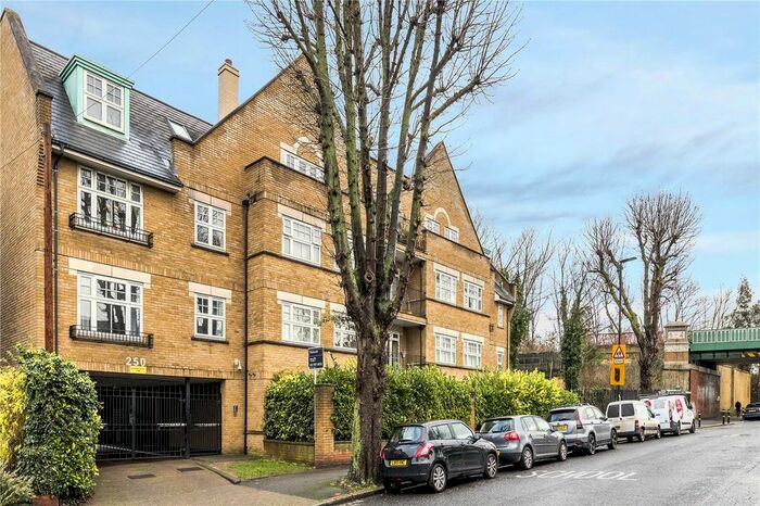 2 Bedroom Flat To Rent In Rosendale Road, London, SE24