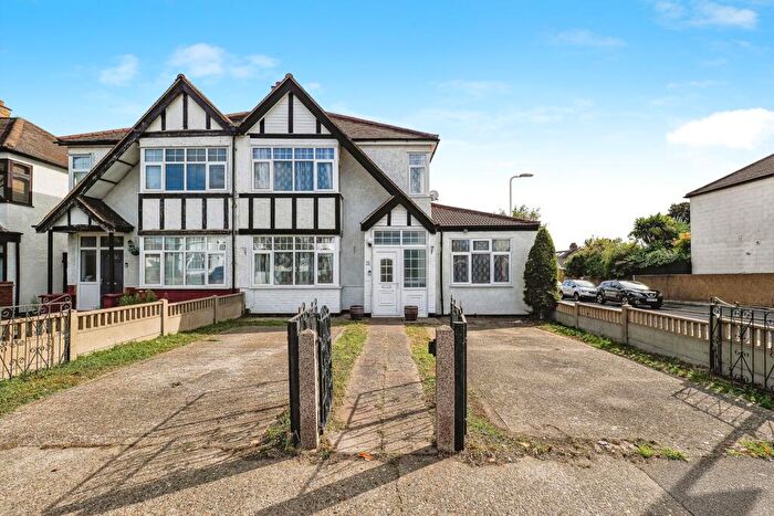 4 Bedroom Semi-Detached House For Sale In Suttons Lane, Hornchurch, Essex, RM12