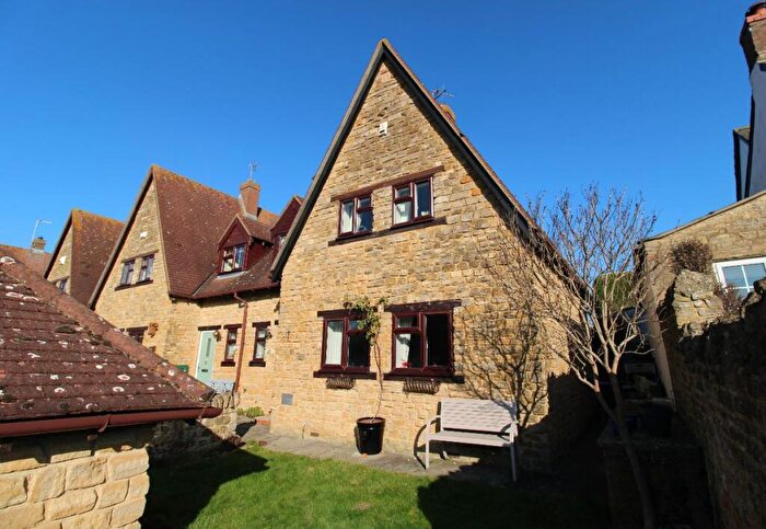 3 Bedroom Cottage For Sale In Springbank Court, Stoke Goldington, MK16