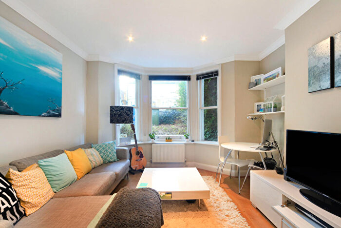 2 Bedroom Flat To Rent In Barry Road, London, SE22