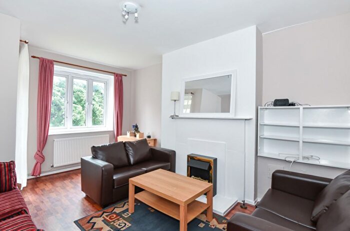 2 Bedroom Flat To Rent In Tennis Street, Borough, London, SE1