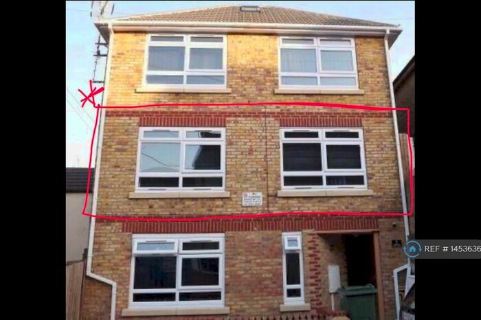 2 Bedroom Flat To Rent In William Street, Sittingbourne, ME10