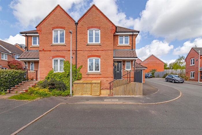 3 Bedroom Semi Detached House For Sale In Manders Croft, Southam, CV47