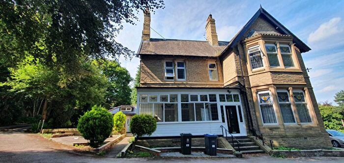 2 Bedroom Flat To Rent In Park Drive, Bradford, BD9