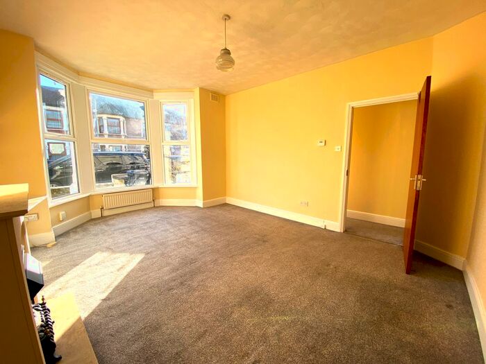 1 Bedroom Flat To Rent In Felbrigge Road, Seven Kings IG3