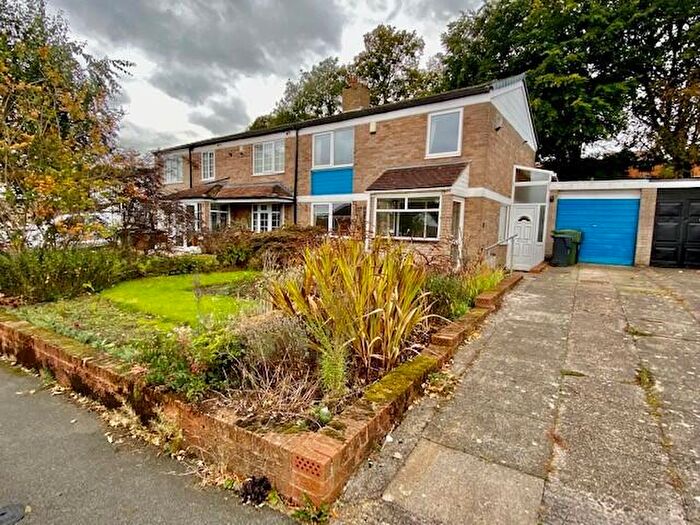 3 Bedroom Semi-Detached House For Sale In Fairway Drive, Birmingham, B45