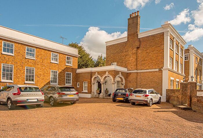 2 Bedroom Flat For Sale In Hampton Court Road, Hampton, TW12