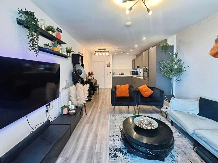 3 Bedroom Apartment For Sale In Green Street, London, E13