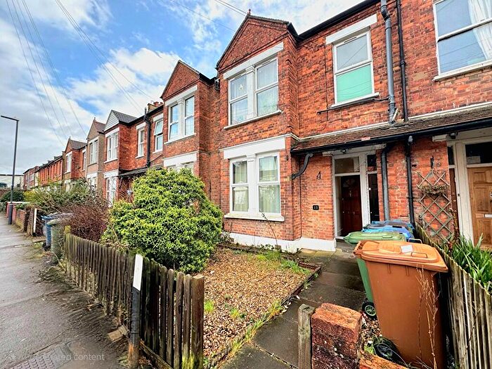 2 Bedroom Flat To Rent In Claremont Road, Harrow, HA3