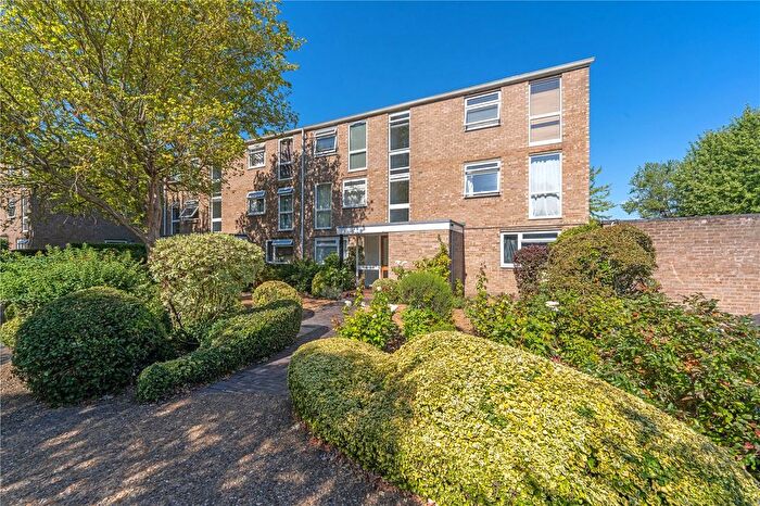 1 Bedroom Flat For Sale In Harrowdene Gardens, Teddington, TW11