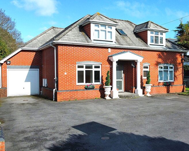 4 Bedroom Detached House For Sale In Linthorpe Road, Poole, BH15