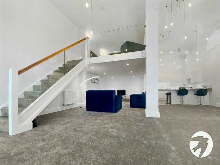 1 Bedroom Flat To Rent In High Street, Chatham, Kent, ME4