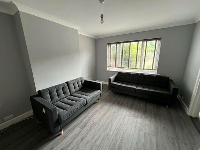 4 Bedroom Semi-Detached House To Rent In Harrison Road, SO17