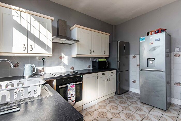 5 Bedroom Detached House To Rent In Harlaxton Drive, Lenton, Nottingham, NG7