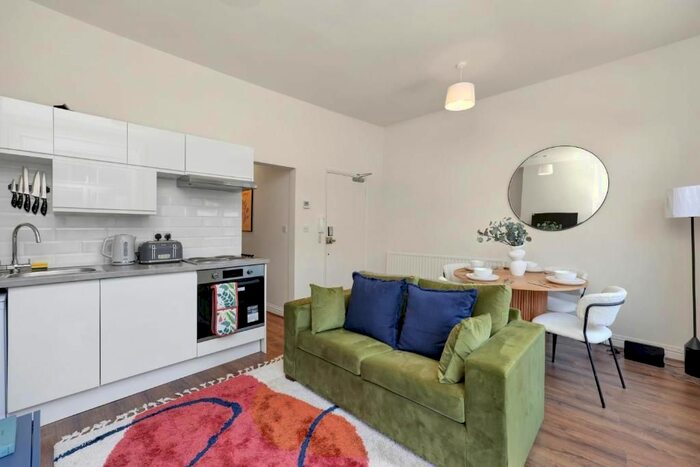 2 Bedroom Flat To Rent In Hornsey Road, London, N19