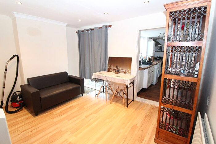 3 Bedroom Terraced House For Sale In Saunders Street, Gillingham, ME7