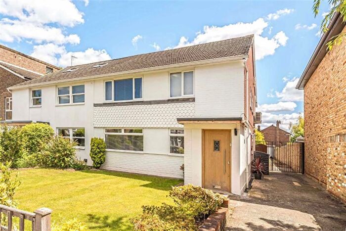 2 Bedroom Flat To Rent In Anlaby Road, Teddington, TW11