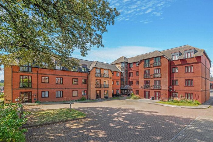 2 Bedroom Flat For Sale In Oaktree Court, George Street, Kettering, North Northamptonshire, NN16
