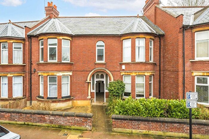 2 Bedroom Flat To Rent In Radbourne Road, Balham, SW12