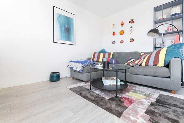 3 Bedroom Maisonette To Rent In Florida Street, London, E2