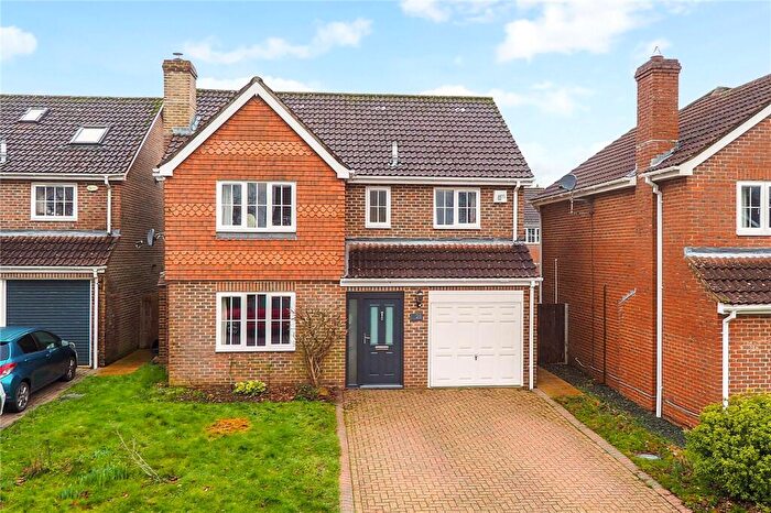 4 Bedroom Detached House For Sale In Lower Mead, Petersfield, Hampshire, GU31
