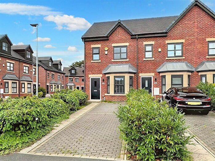 4 Bedroom Town House To Rent In Gratrix Lane, Sale, M33