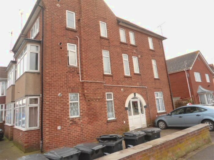 2 Bedroom Ground Flat To Rent In Beresford Avenue, Skegness, Lincolnshire, PE25