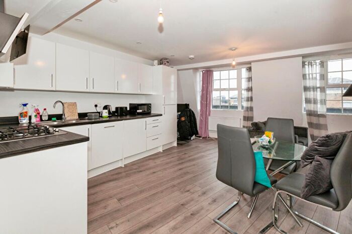 1 Bedroom Flat For Sale In High Street, Slough, SL1