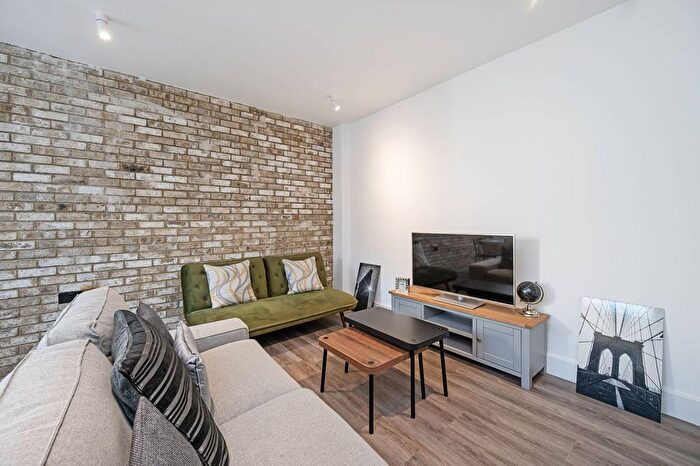 2 Bedroom Flat For Sale In Michigan Avenue, Manor Park, E12