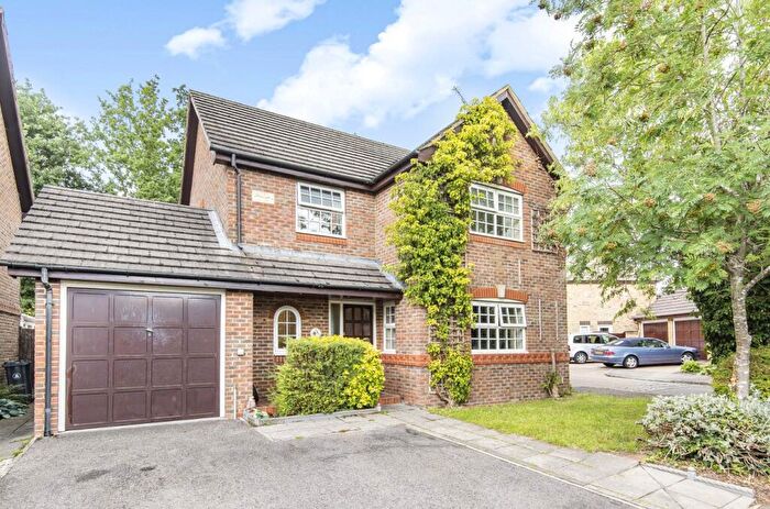 4 Bedroom Detached House For Sale In Minehurst Road, Mytchett, Surrey, GU16
