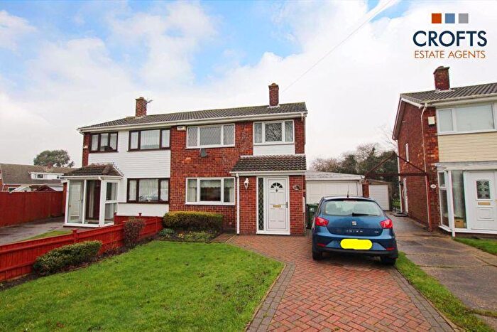 3 Bedroom Semi-Detached House For Sale In Winslow Drive, Immingham, DN40