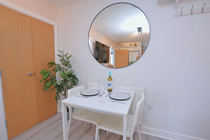 1 Bedroom Flat For Sale In London Road, Mitcham, CR4