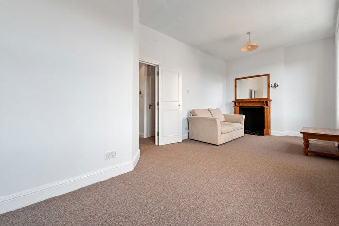 1 Bedroom Flat To Rent In Goldhawk Road, Ravenscourt Park, Shepherd's Bush, W12