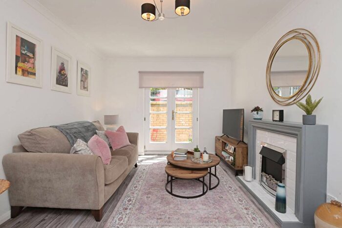 1 Bedroom Flat For Sale In Hopetoun Crescent, Broughton, Edinburgh, EH7