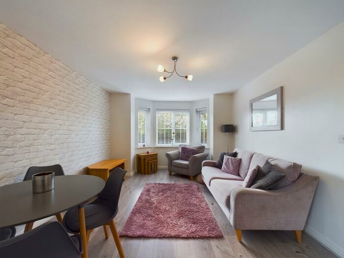 2 Bedroom Apartment To Rent In Chandlers Court, Victoria Dock, HU9