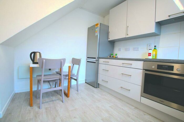 3 Bedroom House To Rent In Bigland Street, London, E1