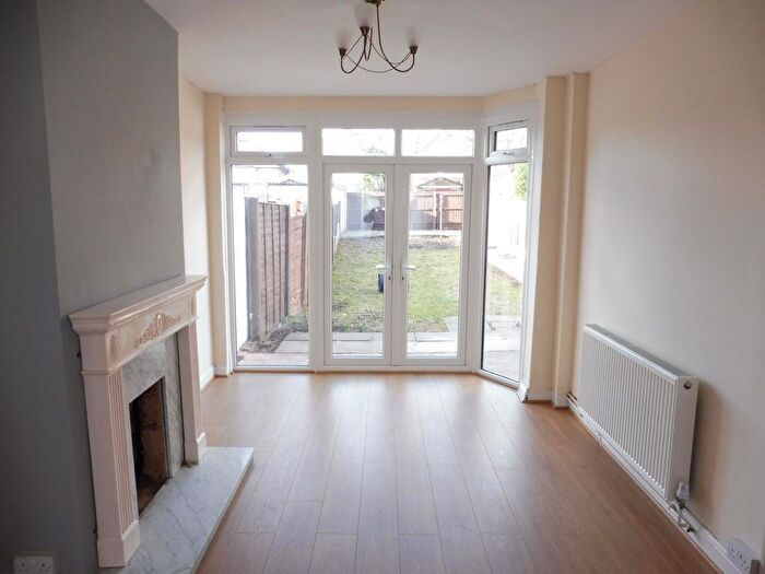 3 Bedroom Semi-Detached House To Rent In Gilbertstone Avenue, Sheldon, Birmingham, B26