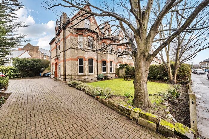 Studio For Sale In Surbiton Hill Park, Surbiton, KT5