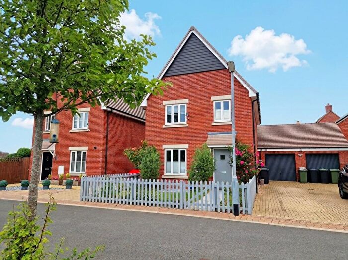 4 Bedroom Detached House For Sale In Hunt Road, Biggleswade, SG18