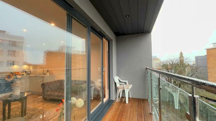 1 Bedroom Apartment For Sale In Wootton Mount, Bournemouth, Dorset, BH1