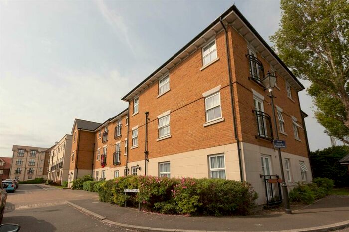 2 Bedroom Flat To Rent In College Square, Westgate-On-Sea, CT8