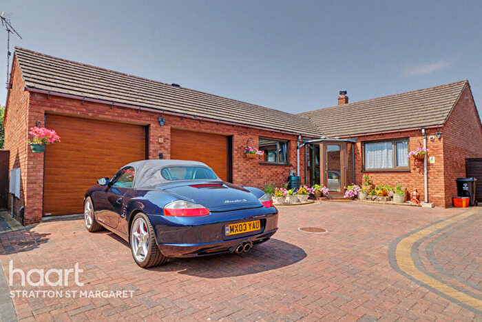 3 Bedroom Bungalow For Sale In Stratton Orchard, Swindon, SN3