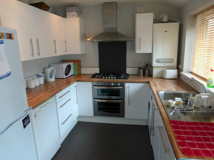 5 Bedroom Semi-Detached House To Rent In Derby Road, Manchester, M14