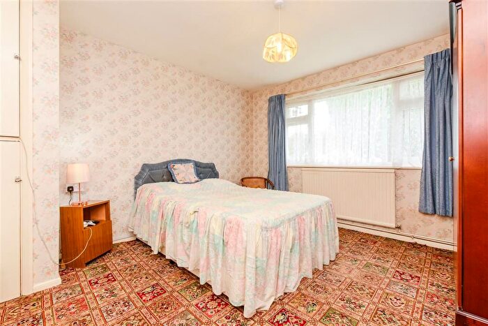 3 Bedroom Semi-Detached Bungalow For Sale In Penshurst Close, West Kingsdown, Sevenoaks, Kent, TN15