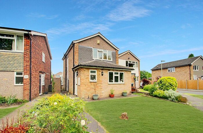 3 Bedroom Detached House To Rent In Mead Lane, Chertsey, Surrey, KT16